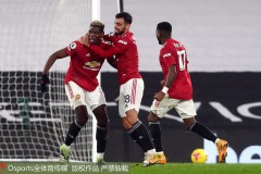 利物浦队新援受伤争议判罚，斯洛特表现失准多重挑战下前景堪忧